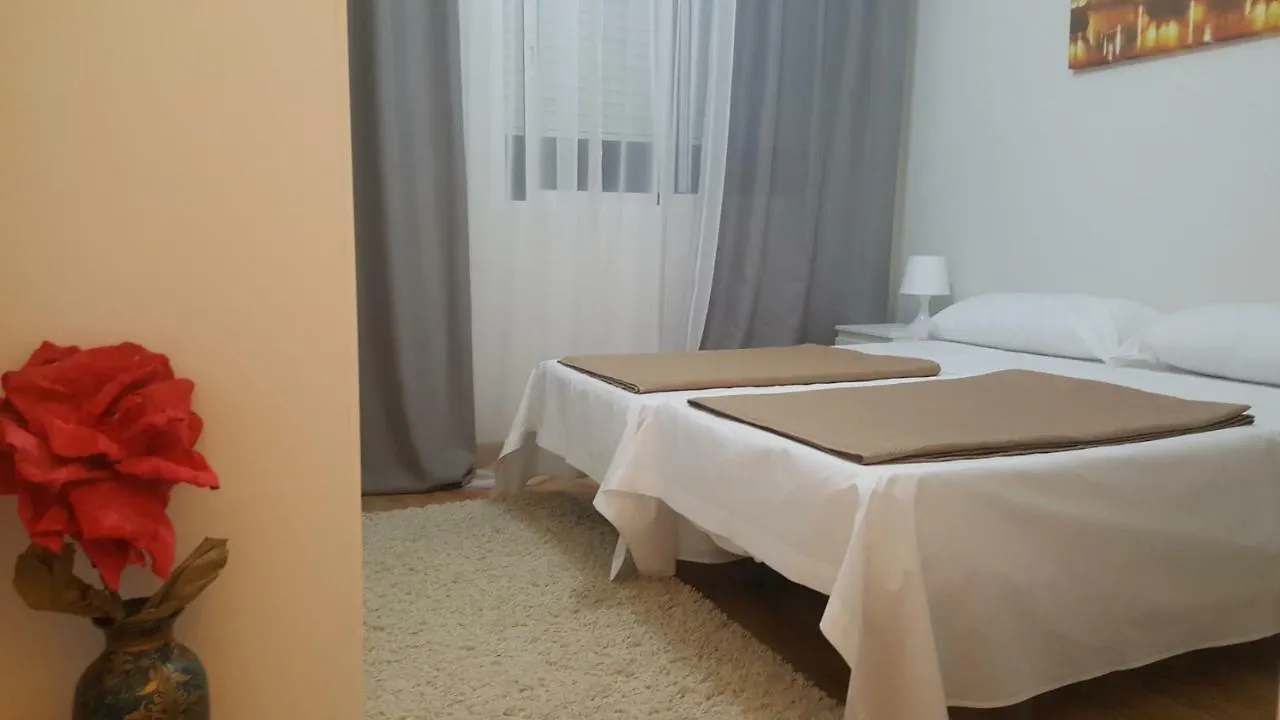 Pension Yna Holiday Málaga Maison d'hôtes